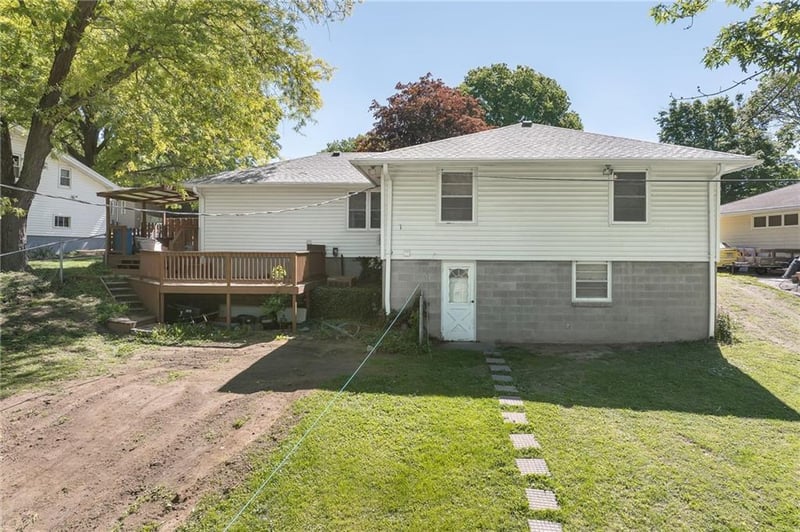 2718 Southwest Trl, St Joseph, MO 64506
