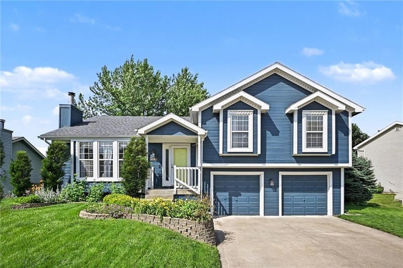 1752 Ray St, Liberty, MO 64068