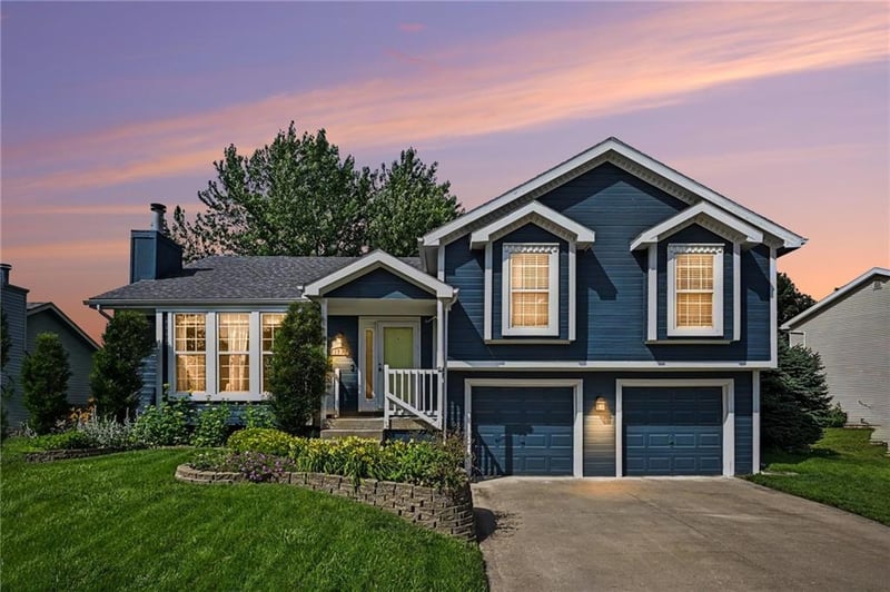 1752 Ray St, Liberty, MO 64068