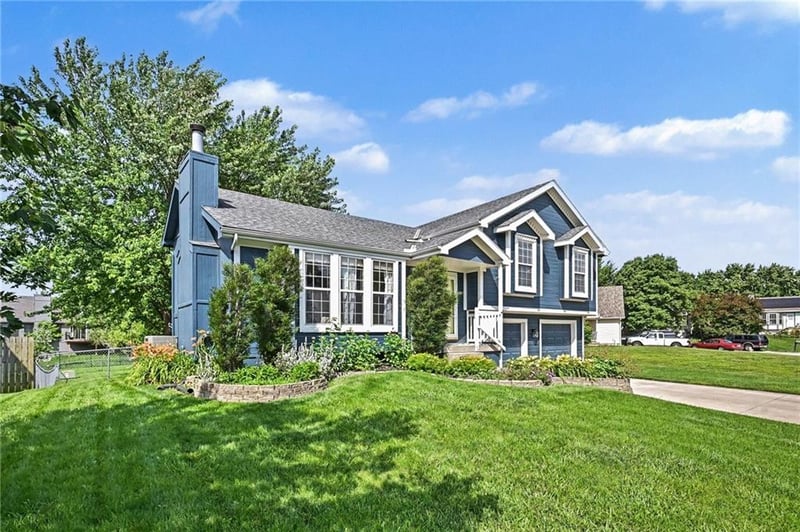 1752 Ray St, Liberty, MO 64068
