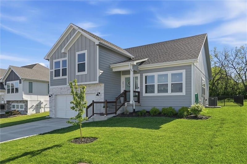 3517 Corbin Dr, Lee's Summit, MO 64082