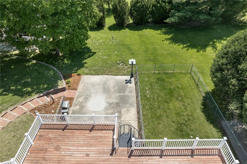 5703 SE Meadow Oak Ter, St Joseph, MO 64503