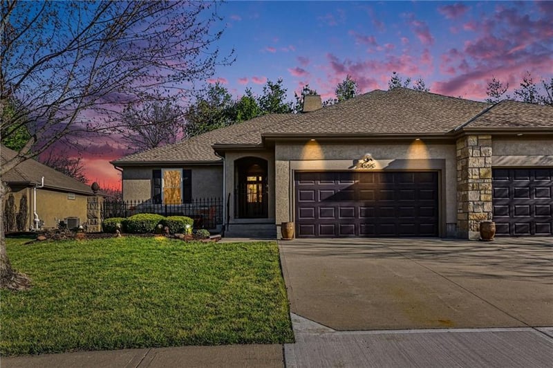 4005 Homestead Dr, Lee's Summit, MO 64082
