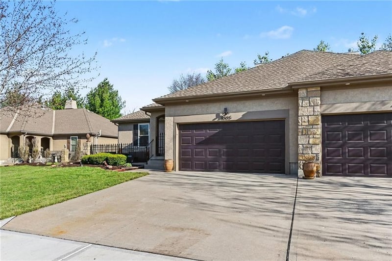 4005 Homestead Dr, Lee's Summit, MO 64082