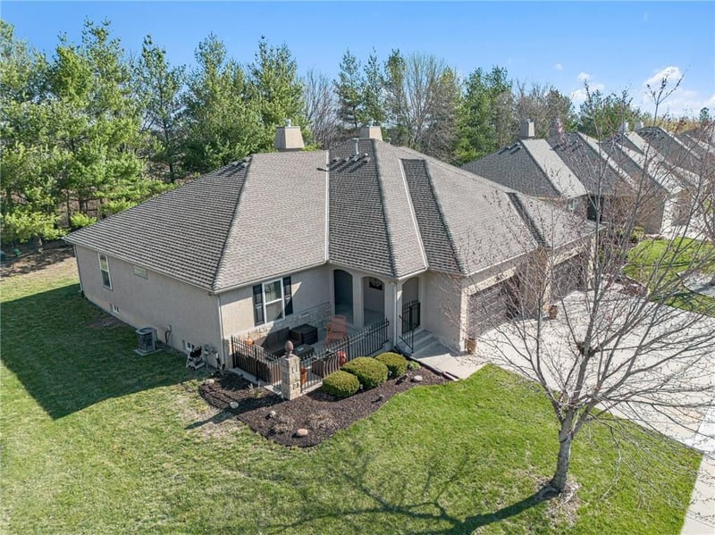 4005 Homestead Dr, Lee's Summit, MO 64082