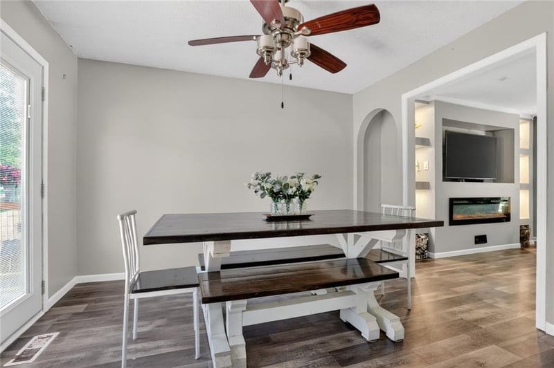 134 3rd Ct, Lansing, KS 66043
