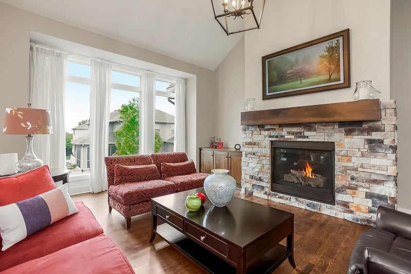7928 Apache Rd, Lenexa, KS 66227