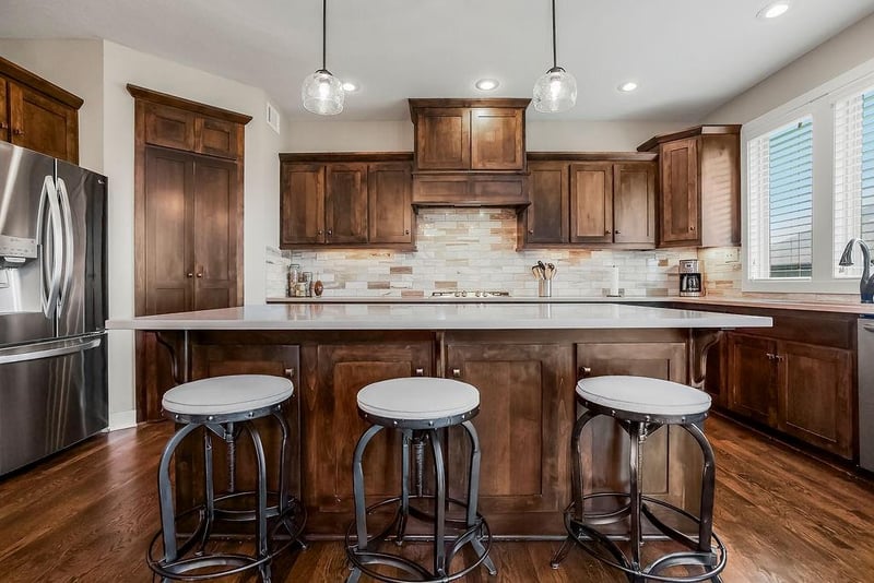 7928 Apache Rd, Lenexa, KS 66227