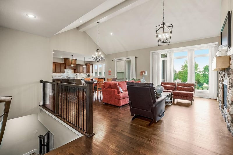 7928 Apache Rd, Lenexa, KS 66227