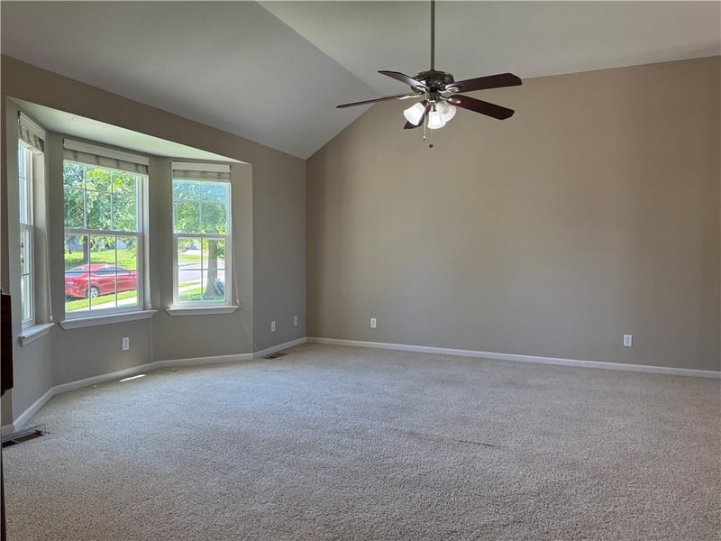 2411 Shenandoah Dr, Leavenworth, KS 66048