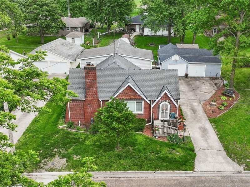 1015 Saint Louis St, Concordia, MO 64020