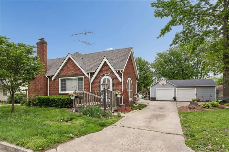 1015 Saint Louis St, Concordia, MO 64020