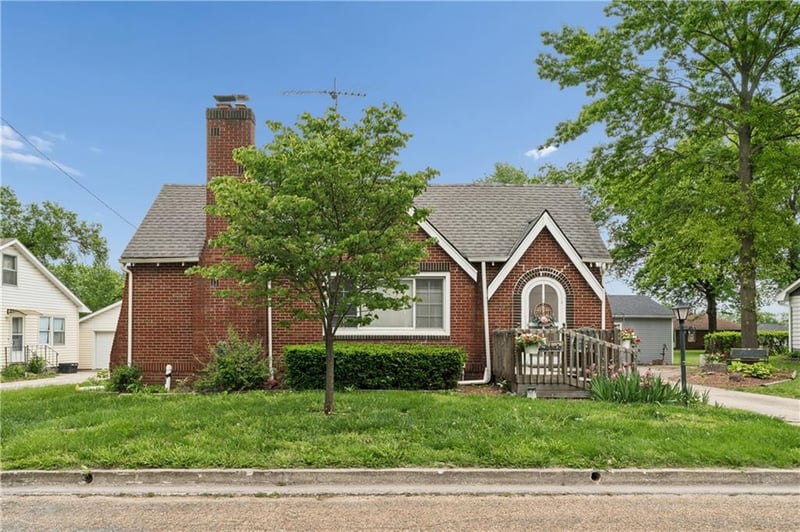 1015 Saint Louis St, Concordia, MO 64020
