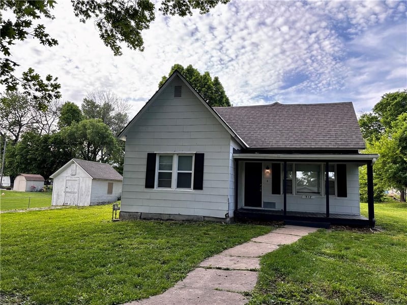 317 E Pine St, Drexel, MO 64742