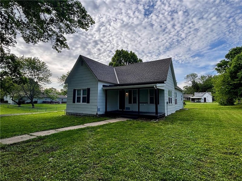 317 E Pine St, Drexel, MO 64742