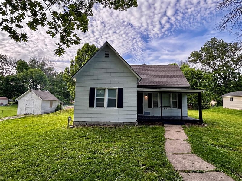 317 E Pine St, Drexel, MO 64742