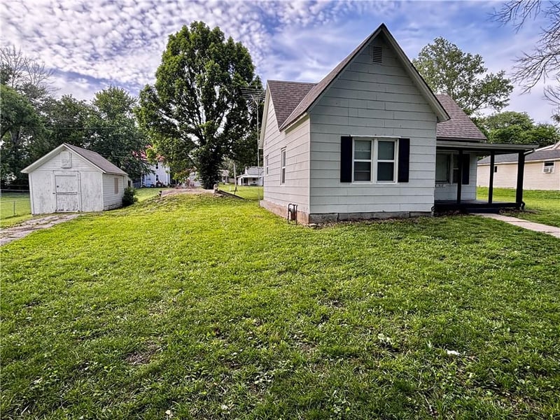 317 E Pine St, Drexel, MO 64742