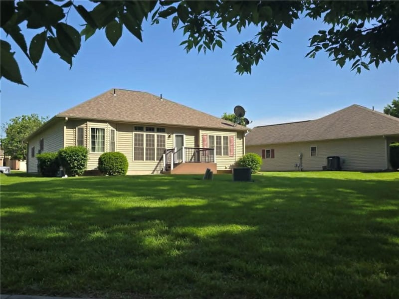 801 Virginia Pl, Clinton, MO 64735
