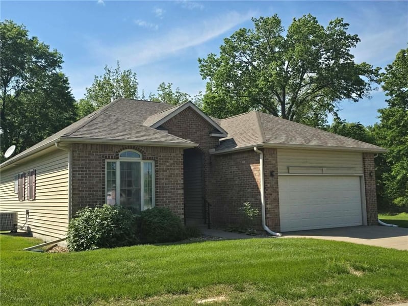 801 Virginia Pl, Clinton, MO 64735