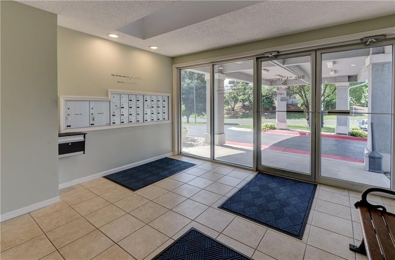 17800 Bolger Rd #303, Independence, MO 64055