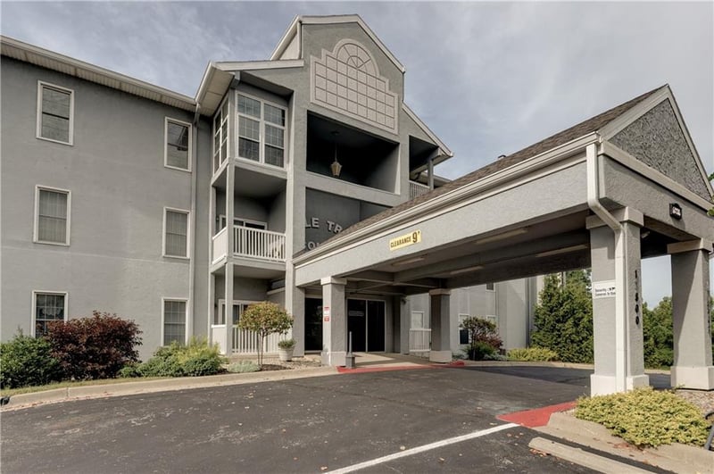 17800 Bolger Rd #303, Independence, MO 64055