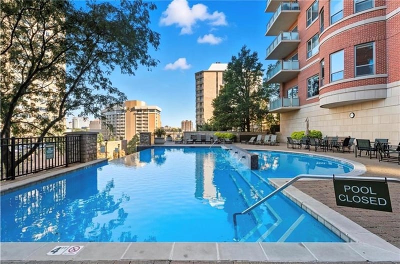 4950 Central #302 St, Kansas City, MO 64112