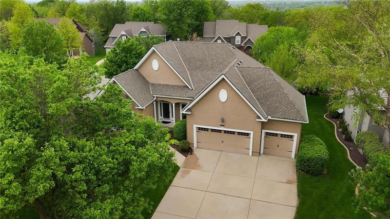 16058 Cambridge Cir, Stilwell, KS 66085