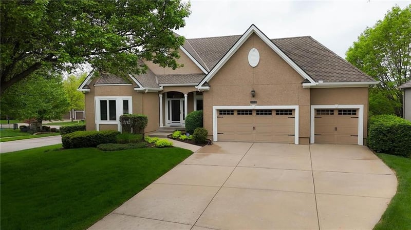 16058 Cambridge Cir, Stilwell, KS 66085