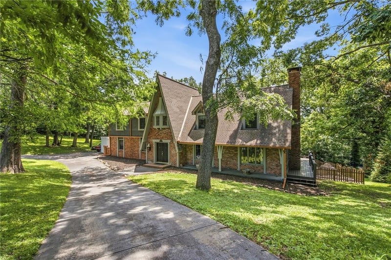 4015 Briarcliff Rd, Kansas City, MO 64116