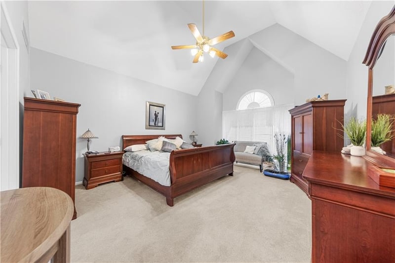 602 Ridgewood Dr, Raymore, MO 64083