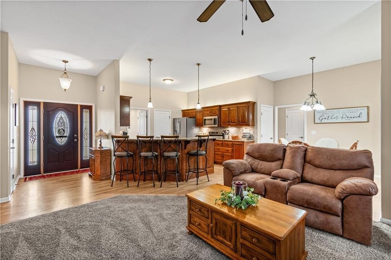 910 Timberline Dr, Cameron, MO 64429
