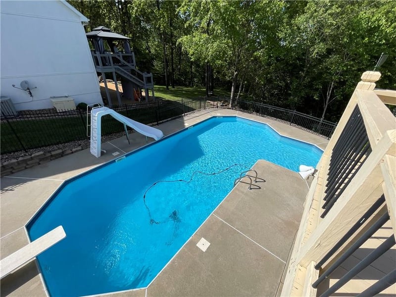 8636 Utica Ave, Kansas City, MO 64053