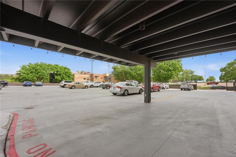 700 8th St #14N, Kansas City, MO 64106