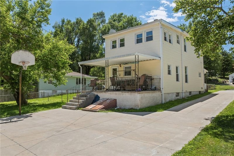 5507 2nd St, St Joseph, MO 64504