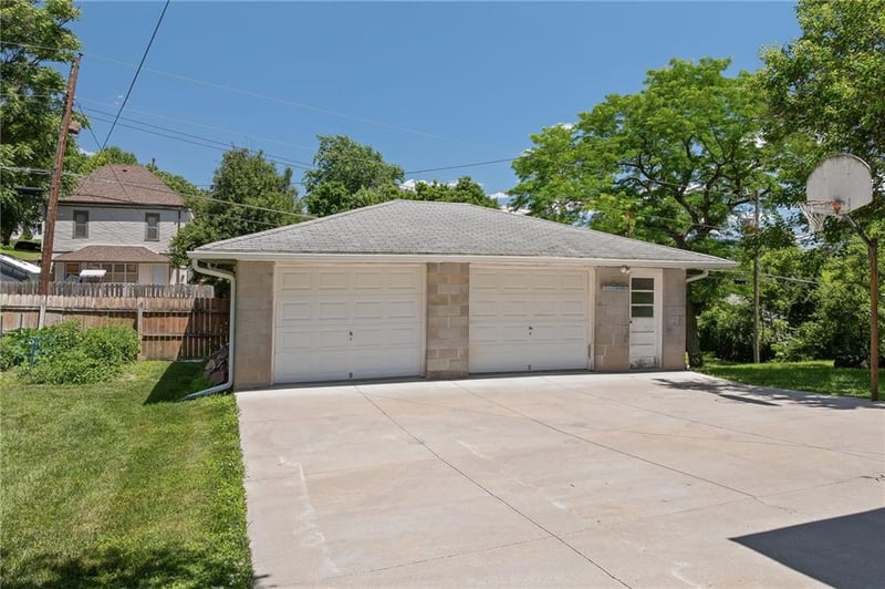 5507 2nd St, St Joseph, MO 64504