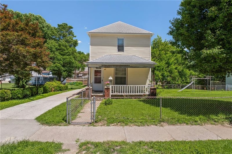 5507 2nd St, St Joseph, MO 64504