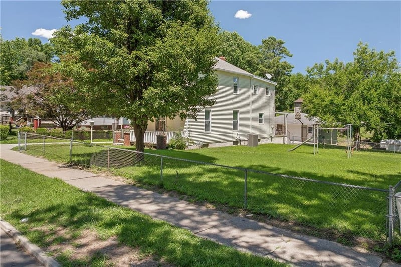 5507 2nd St, St Joseph, MO 64504