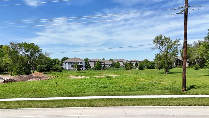 8944 W 167th St, Overland Park, KS 66085