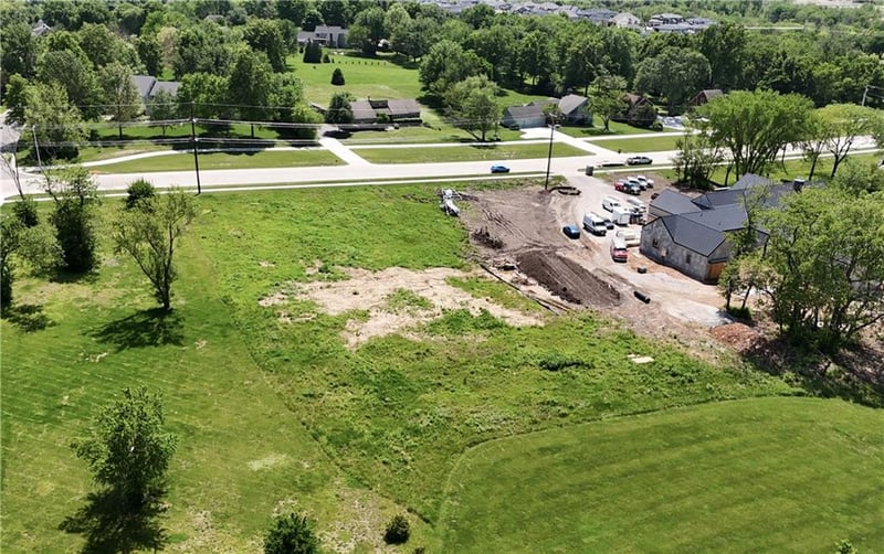 8944 W 167th St, Overland Park, KS 66085