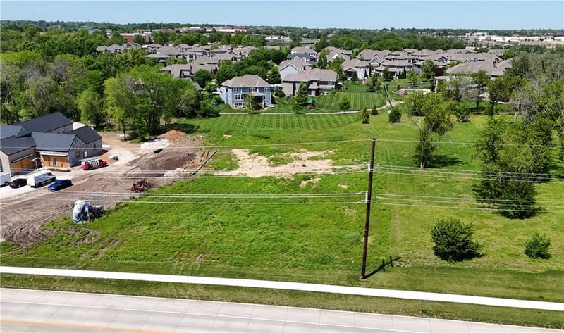 8944 W 167th St, Overland Park, KS 66085