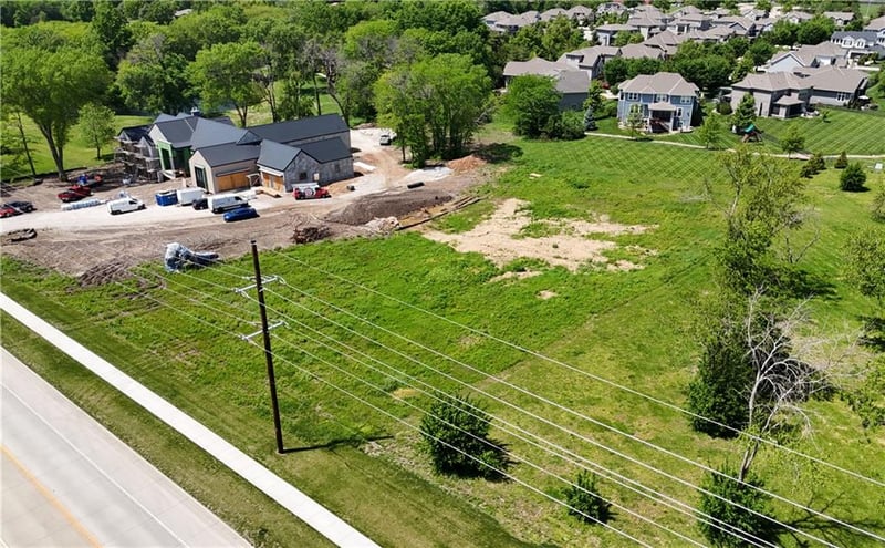 8944 W 167th St, Overland Park, KS 66085