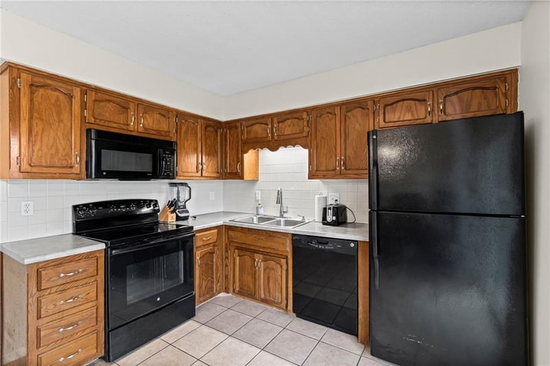 8709 Hull Ave, Kansas City, MO 64154