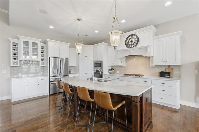 7019 Apache Dr, Shawnee, KS 66226
