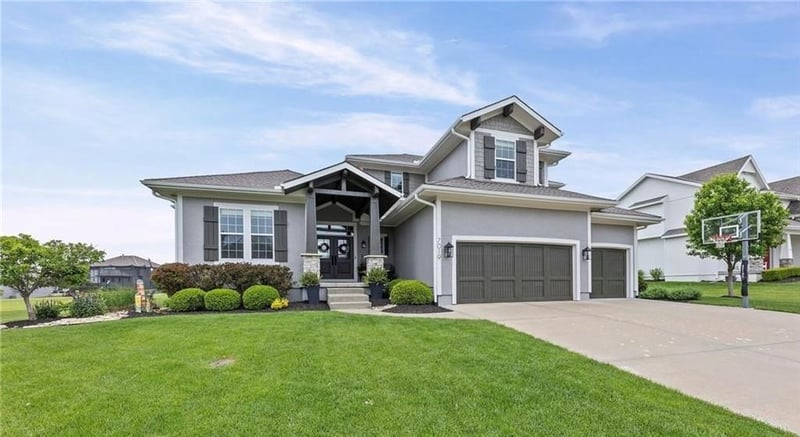 7019 Apache Dr, Shawnee, KS 66226