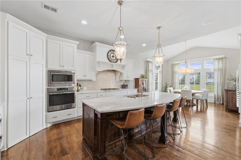 7019 Apache Dr, Shawnee, KS 66226