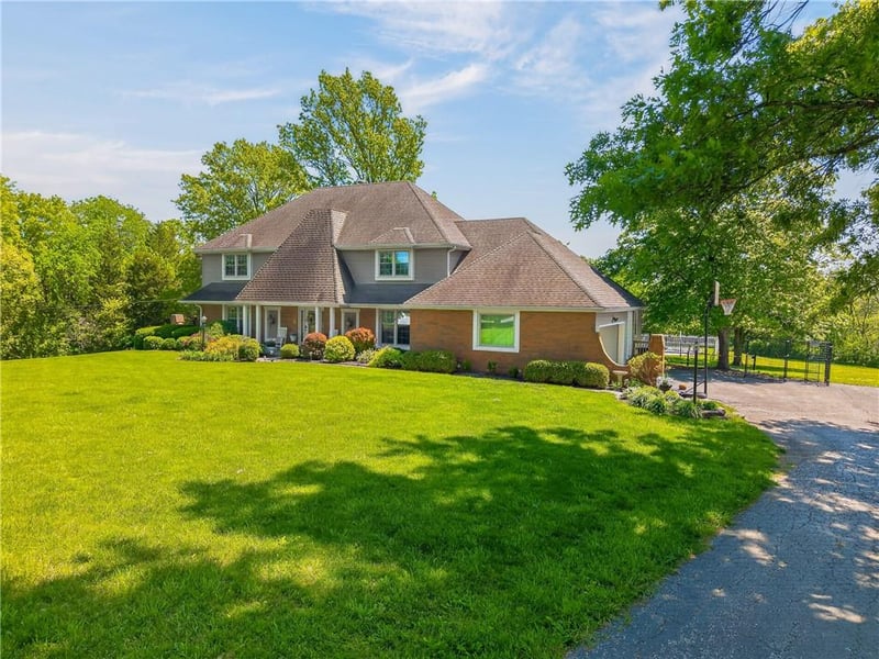 12918 Lakeland Dr, St Joseph, MO 64506