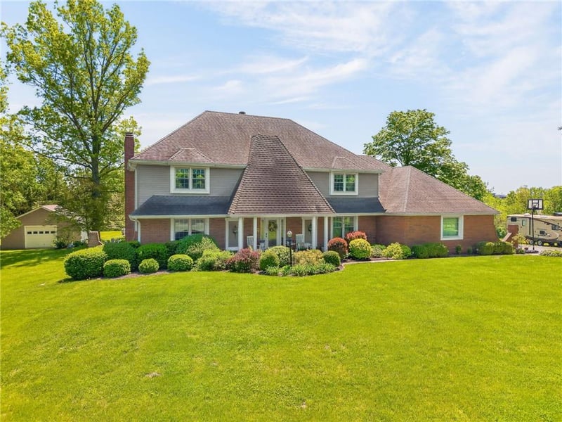 12918 Lakeland Dr, St Joseph, MO 64506