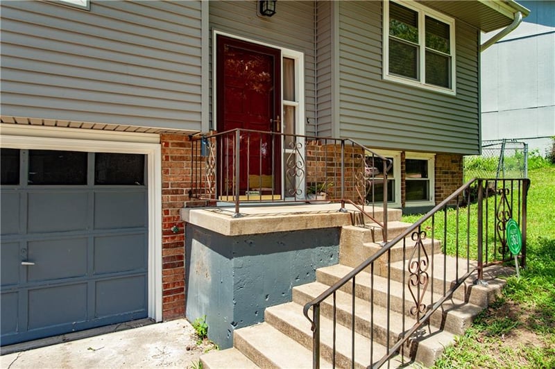 204 83rd St, Kansas City, KS 66112