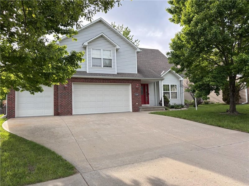 3216 Morton Ln, St Joseph, MO 64506