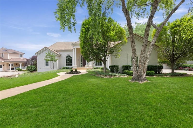2705 112th St, Leawood, KS 66211
